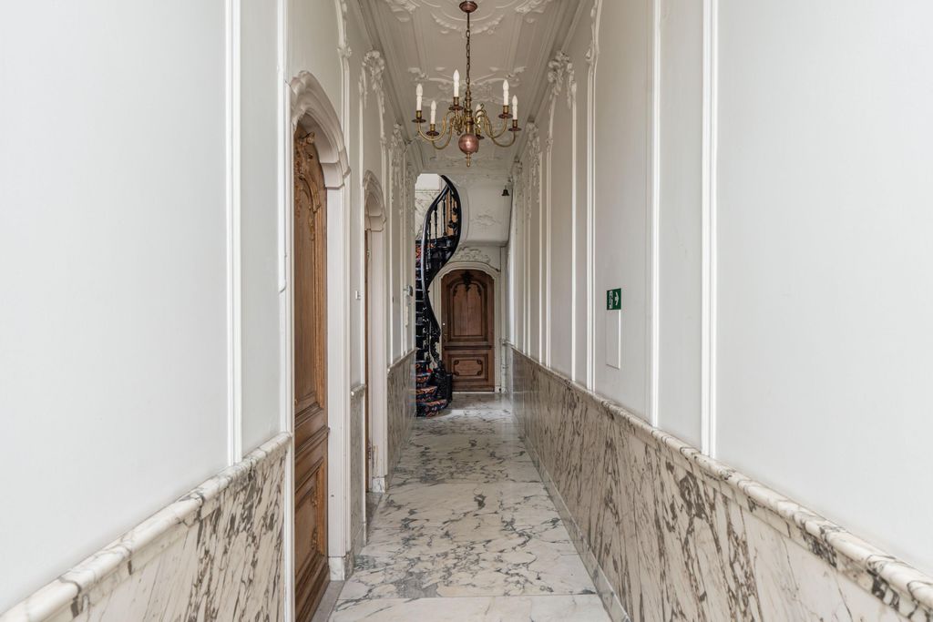 Property photo 2 of 47