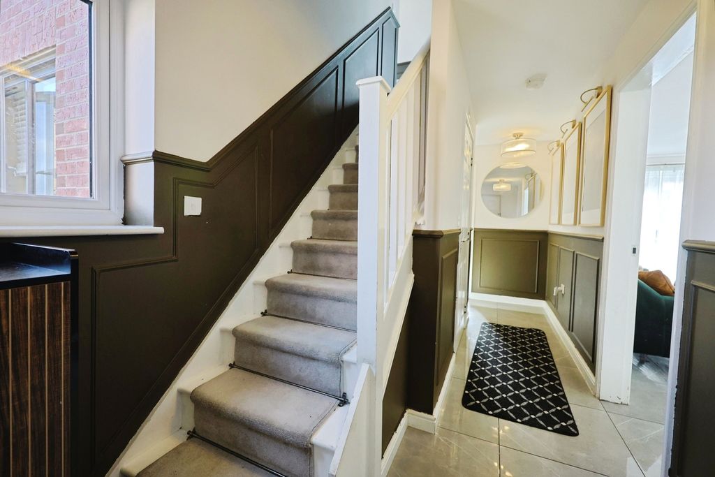 Property photo 2 of 15 Pbox-Img.Jpg