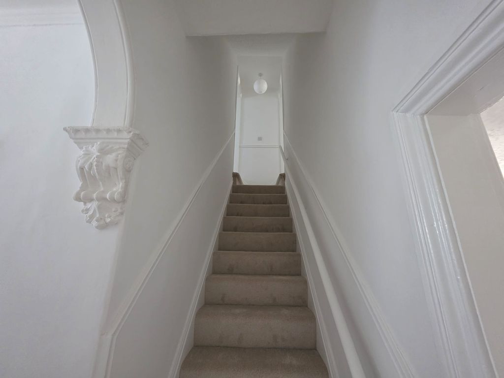 Property photo 3 of 31