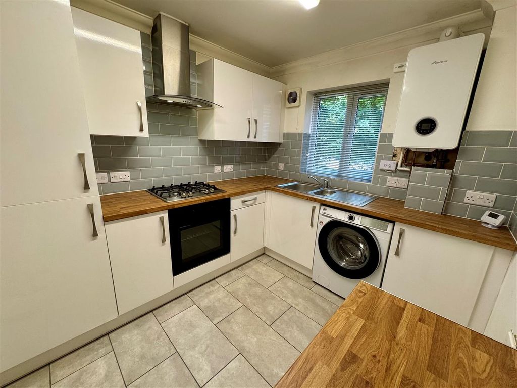 Property photo 3 of 10 Kit 2.Jpg