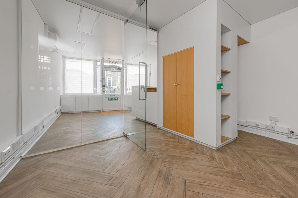 Property photo 3 of 18 608 Holloway Road-002