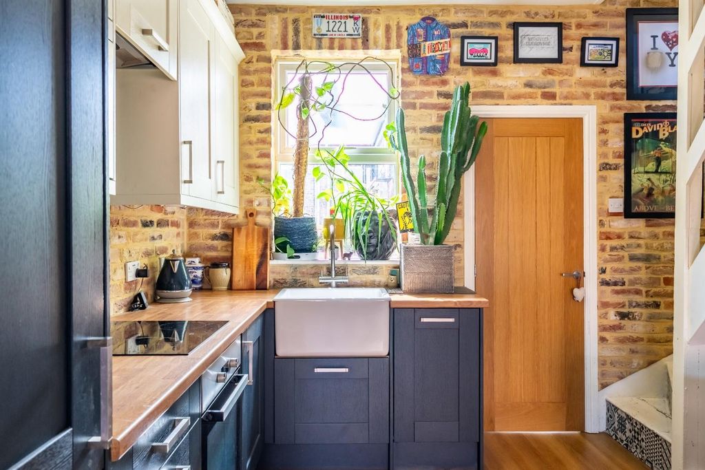 Property photo 3 of 13 Kitchen