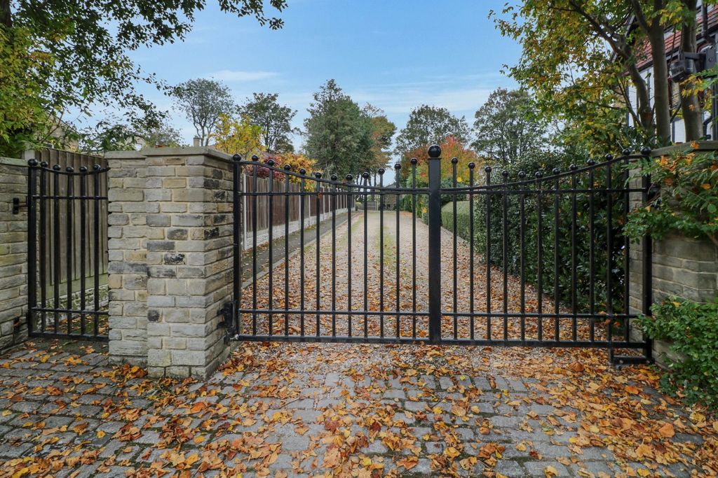 Property photo 2 of 32 Img_3082