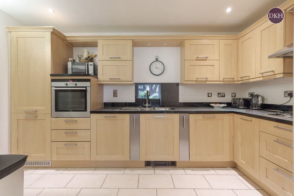 Property photo 2 of 11 Picture No. 12