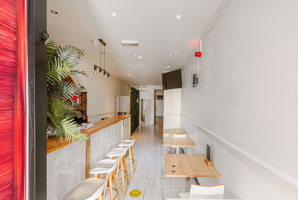 Property photo 3 of 27 Hornsey Road 230-003