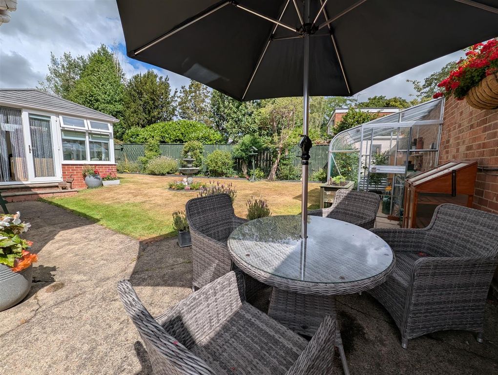 Property photo 2 of 16 Externally