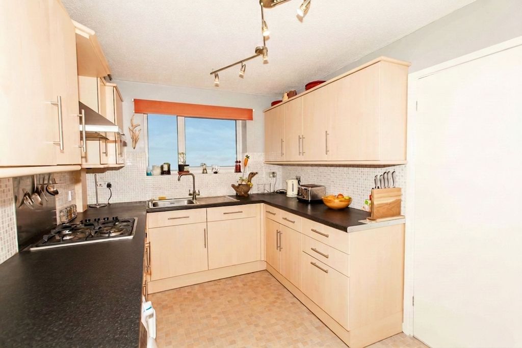 Property photo 2 of 35