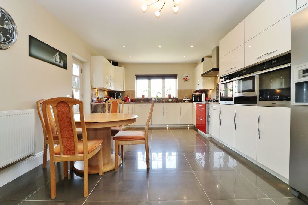 Property photo 3 of 25