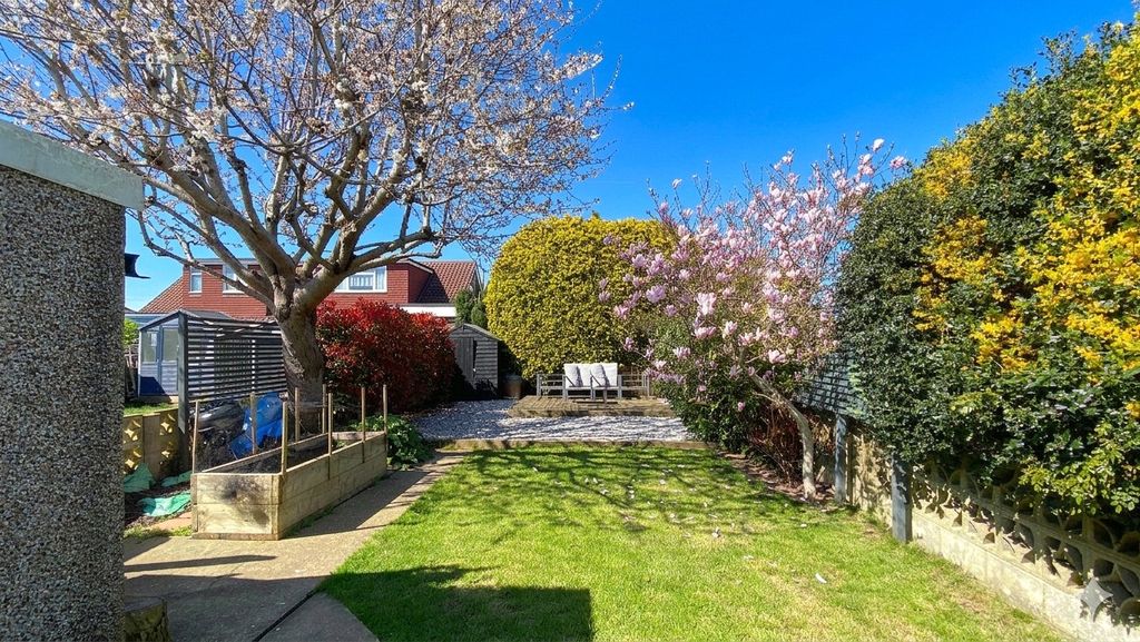 Property photo 3 of 11 Picture No. 23