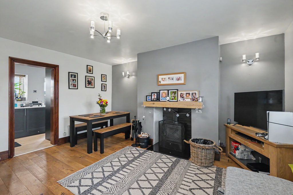 Property photo 2 of 25 Photo 16