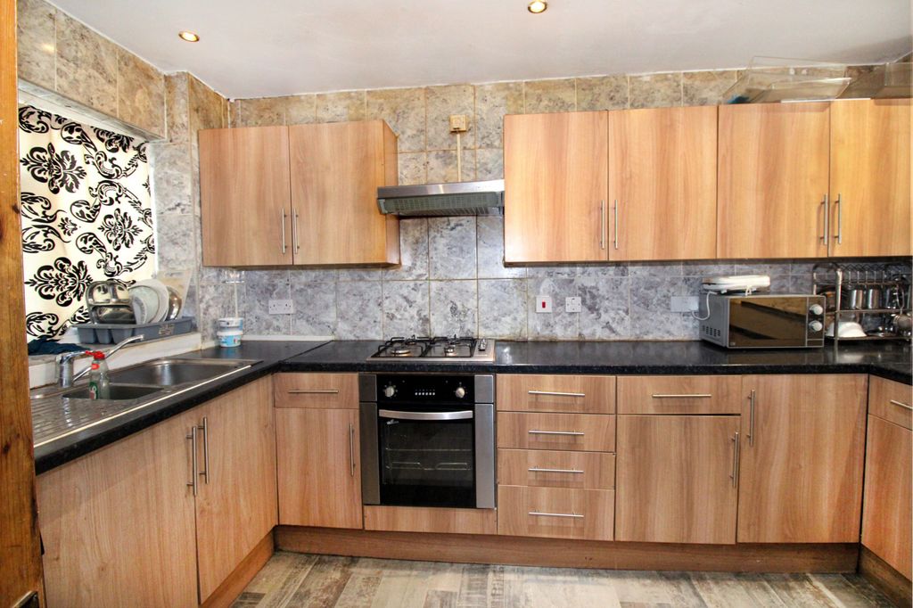 Property photo 3 of 12 2213