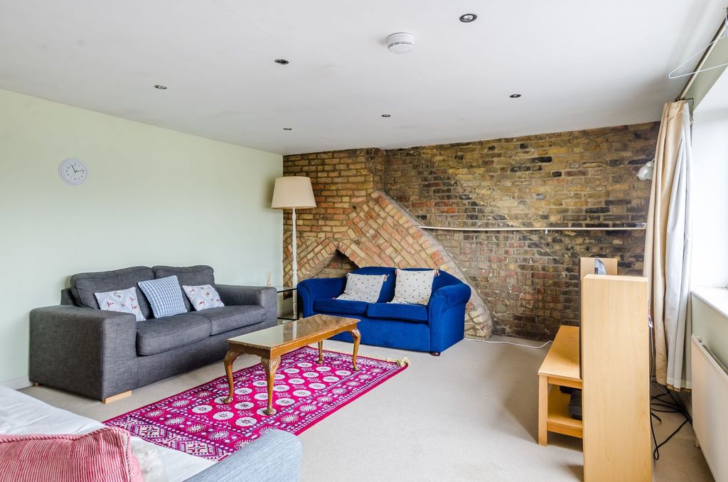 Property photo 2 of 11