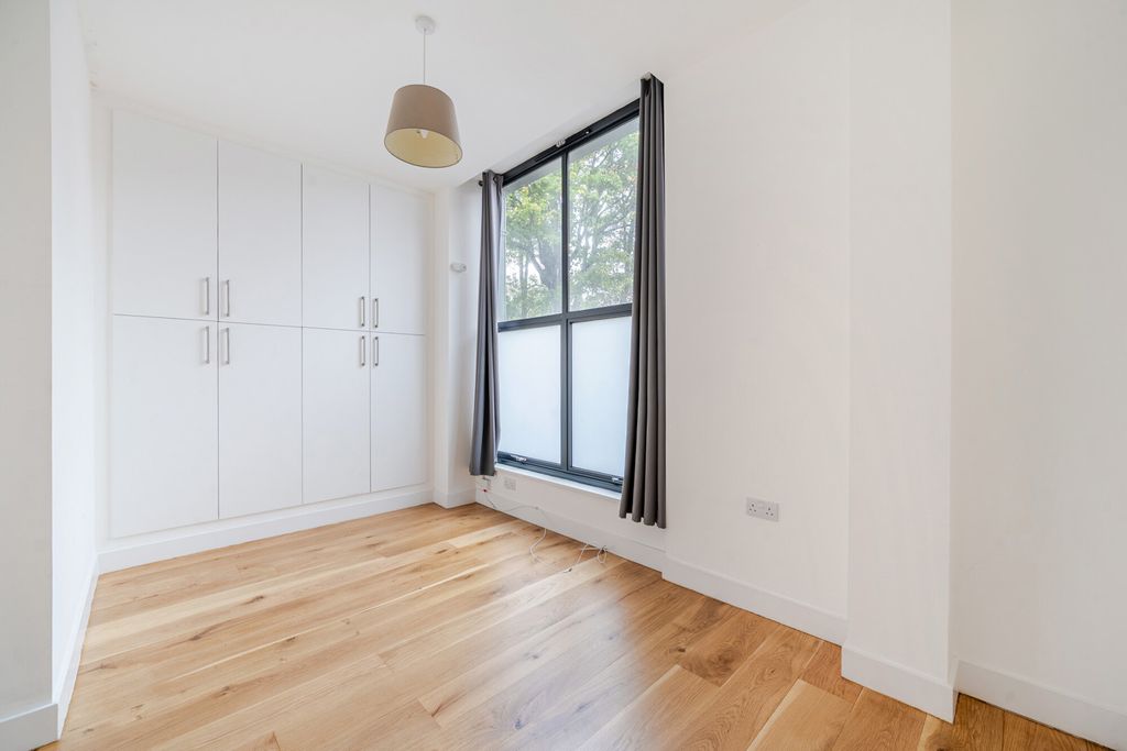 Property photo 3 of 9 1370726-4-68F612d...