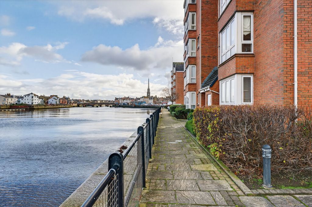 Property photo 2 of 23