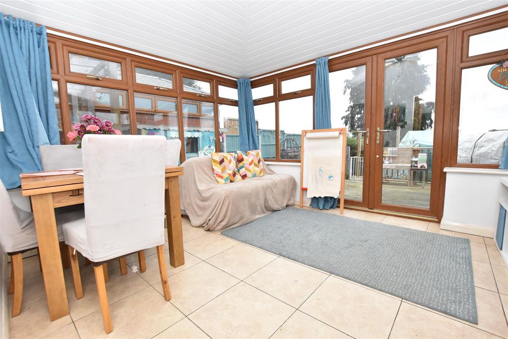 Property photo 2 of 16 Conservatory