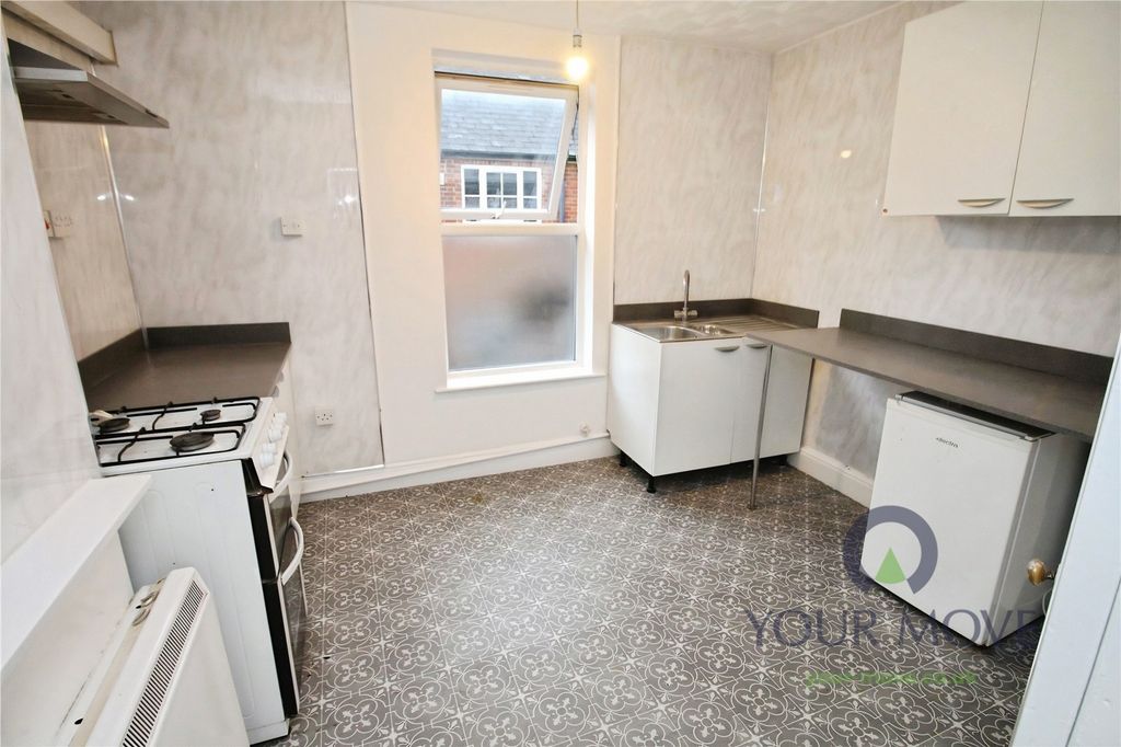 Property photo 3 of 8 Kitchen