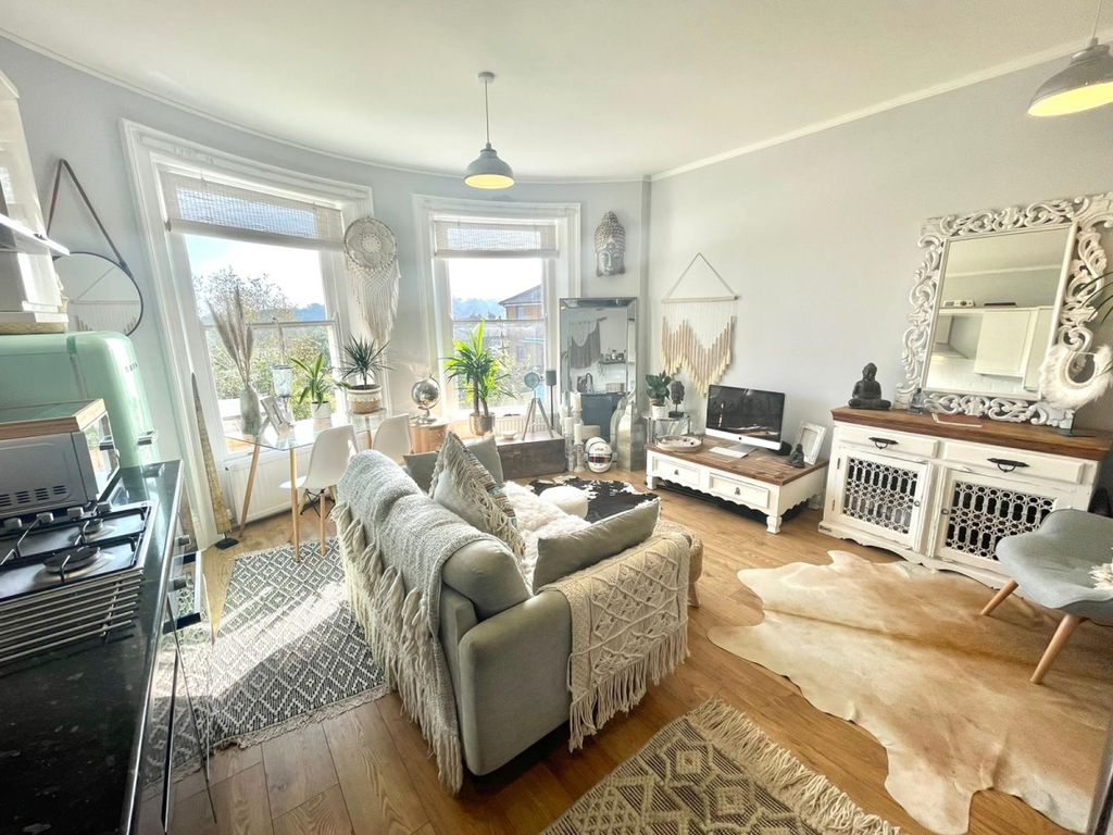 Property photo 2 of 10 5d9Cf547-B2F7-471...