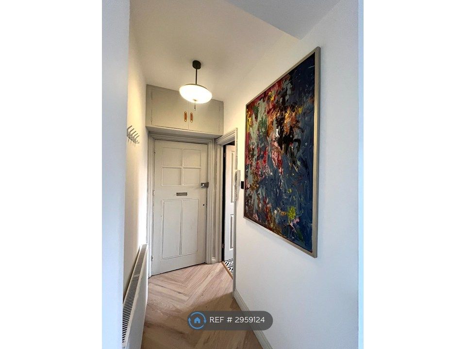 Property photo 3 of 8 Hallway
