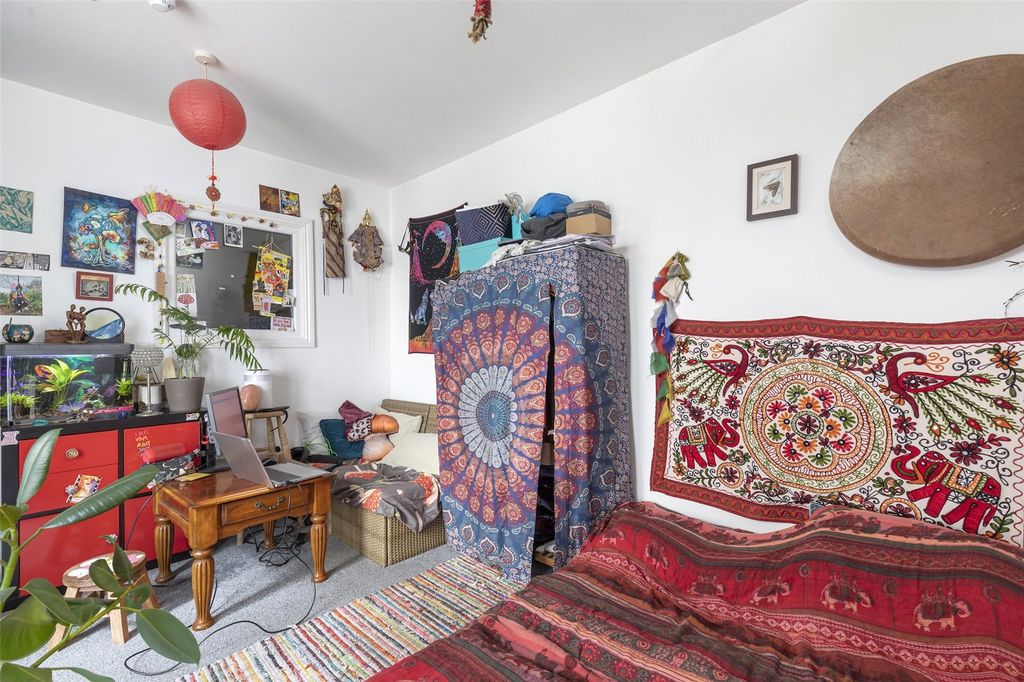 Property photo 3 of 7 Studio