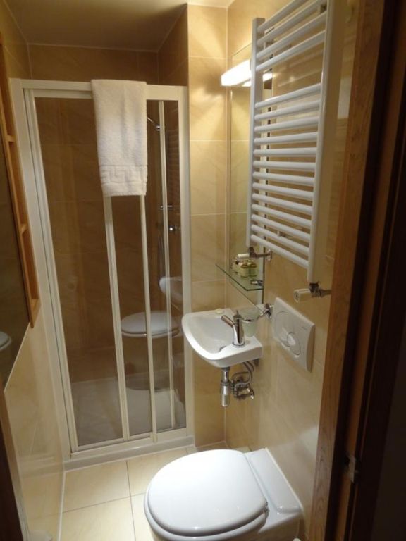 Property photo 3 of 7 Bathroom