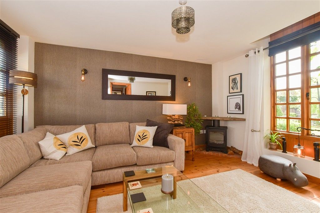 Property photo 2 of 20 Lounge