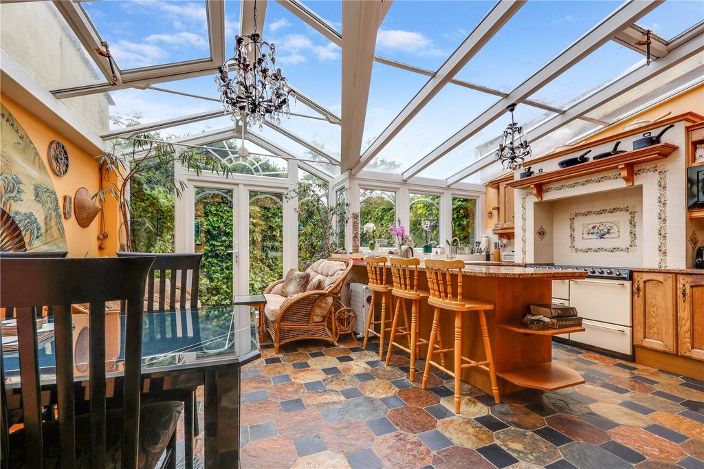 Property photo 2 of 27 Picture No. 15