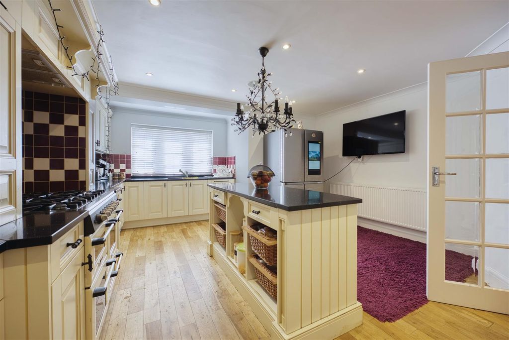 Property photo 3 of 24 Kitchen