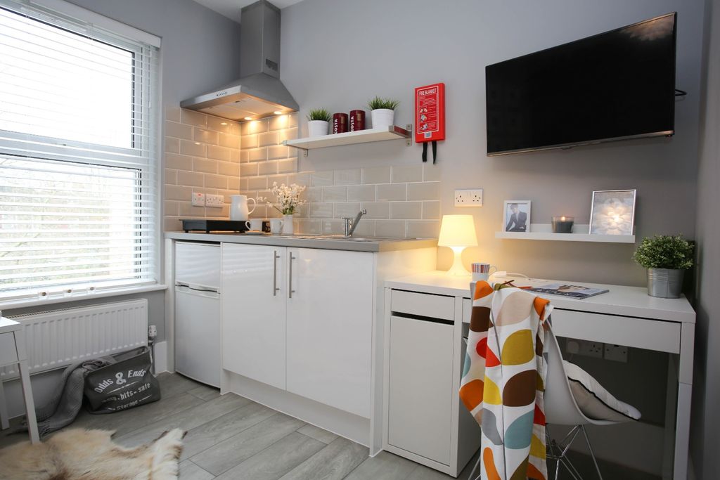 Property photo 3 of 5 5896492
