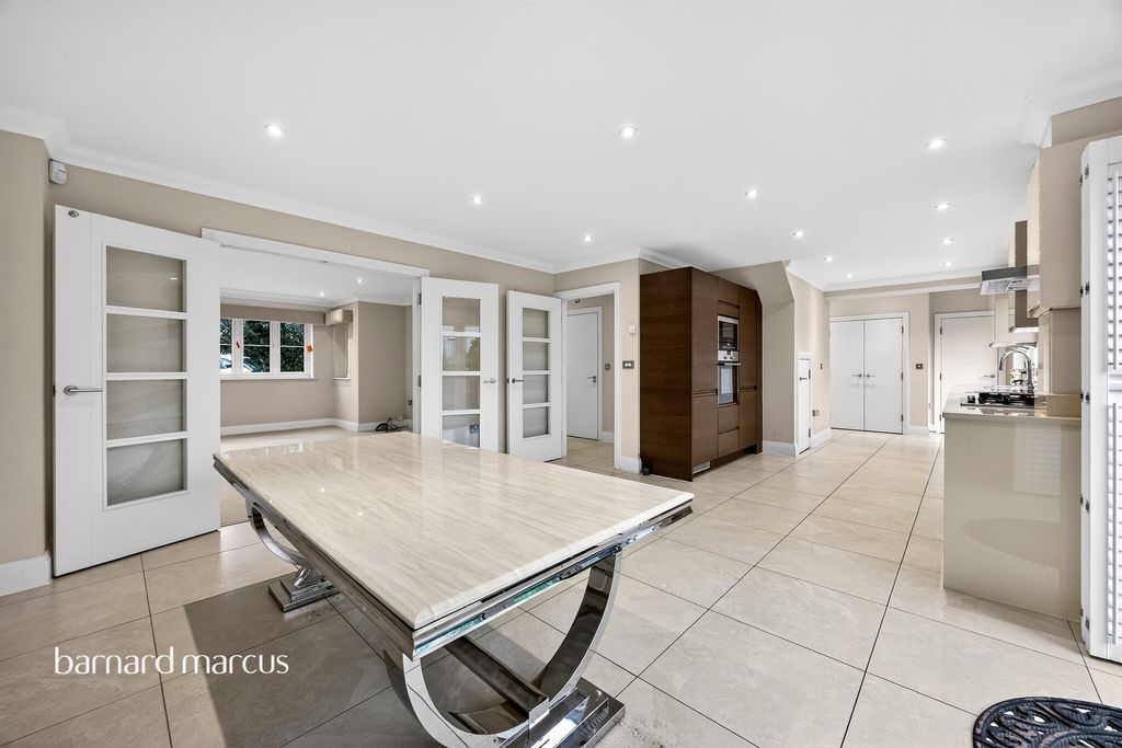 Property photo 2 of 20