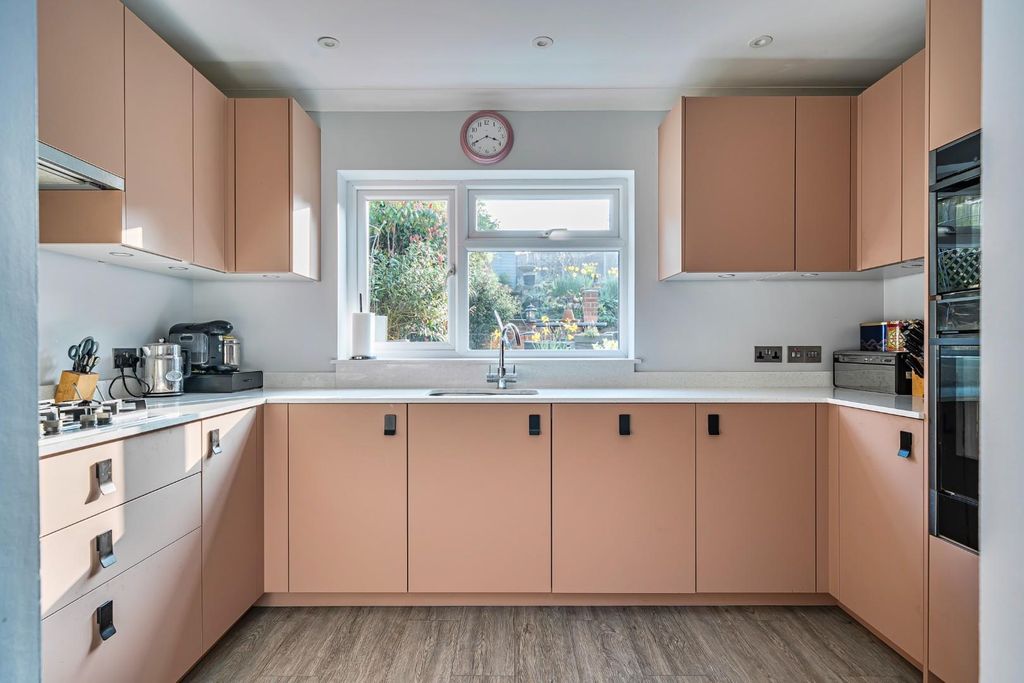 Property photo 2 of 24 1422006-12-69A8711058869.Jpg