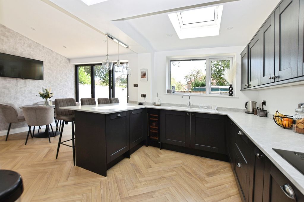 Property photo 2 of 12 Kitchen / Diner