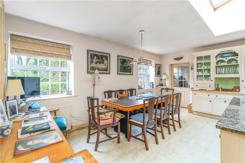 Property photo 3 of 28 Breakfast Kitchen