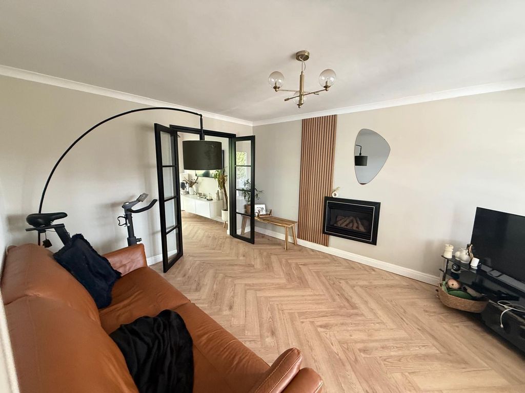 Additional image 5 of 4 bed detached house to rentShropshire Drive, Glossop, Derbyshire SK13