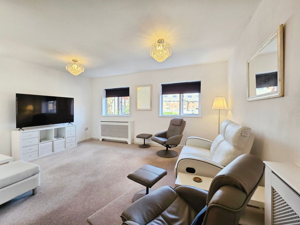 Property photo 1 of 14 Lounge