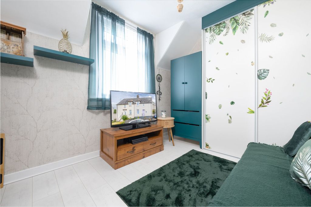 Property photo 2 of 28