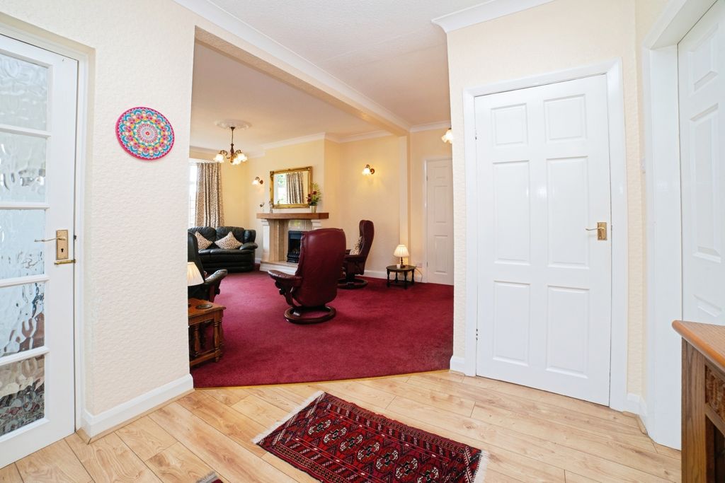 Property photo 3 of 21 Hall