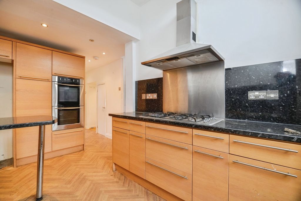 Property photo 3 of 11 Pbox-Img.Jpg