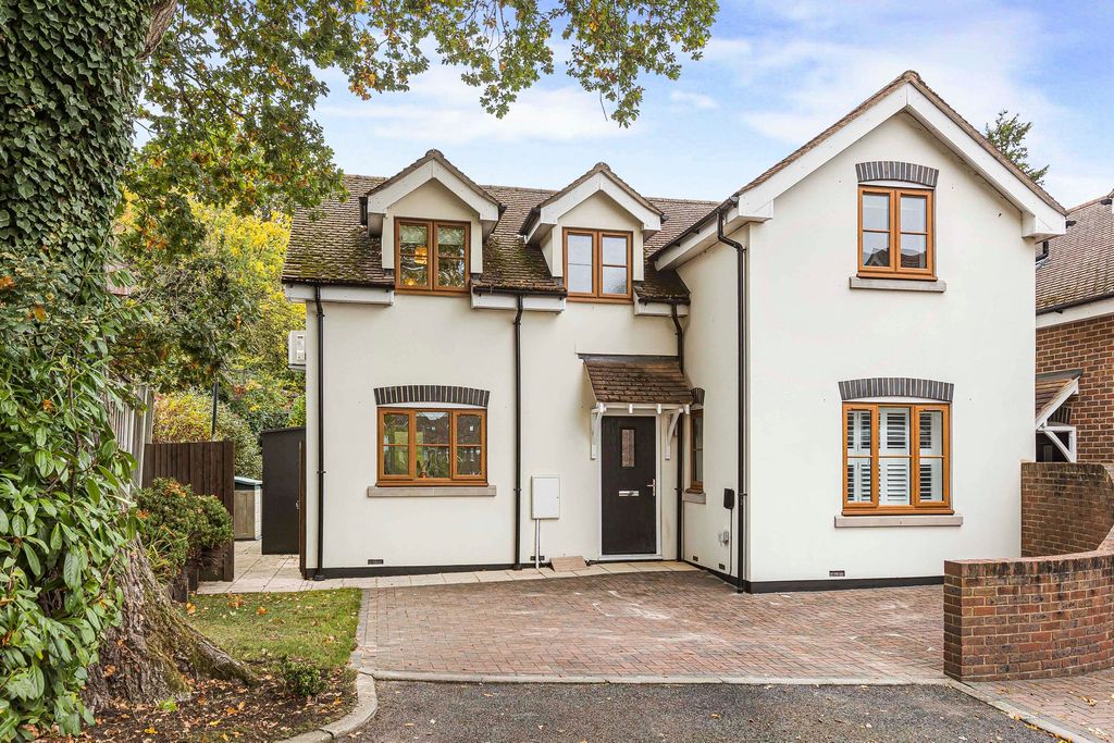 Property photo 1 of 22 Photograph 13