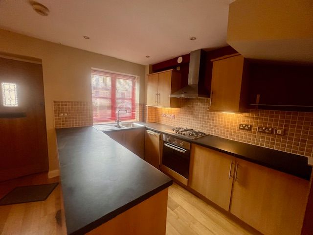 Property photo 3 of 14 Kitchen