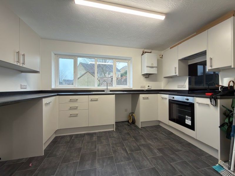 Property photo 3 of 17 Kitchen