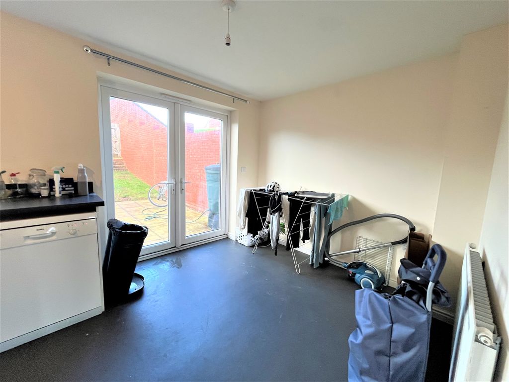 Property photo 3 of 9 Dining Room