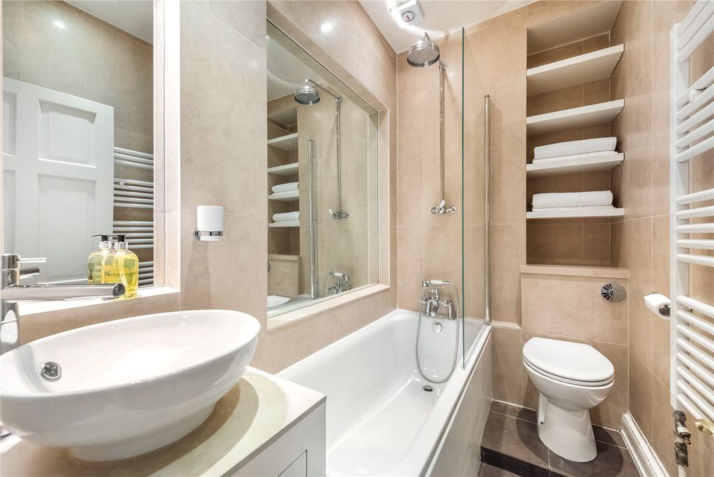 Property photo 3 of 9 Bathroom