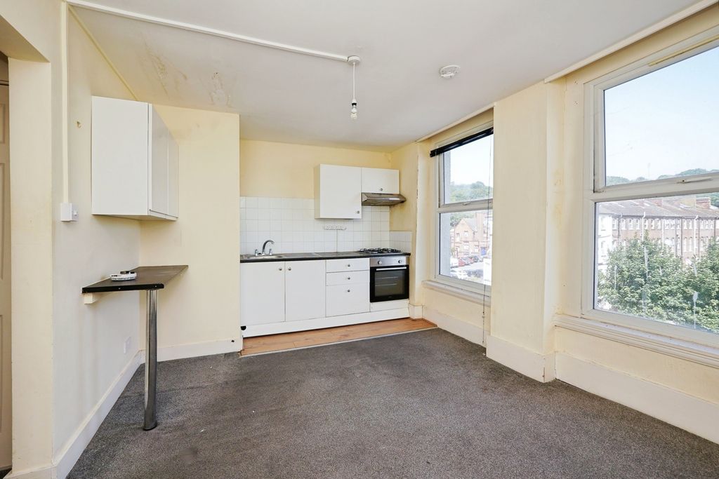 Property photo 2 of 8 Pbox-Img.Jpg