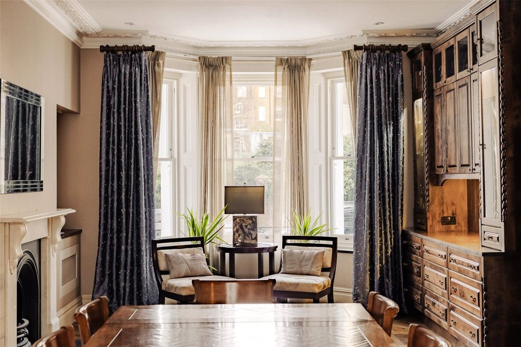 Property photo 2 of 10 Dining Room