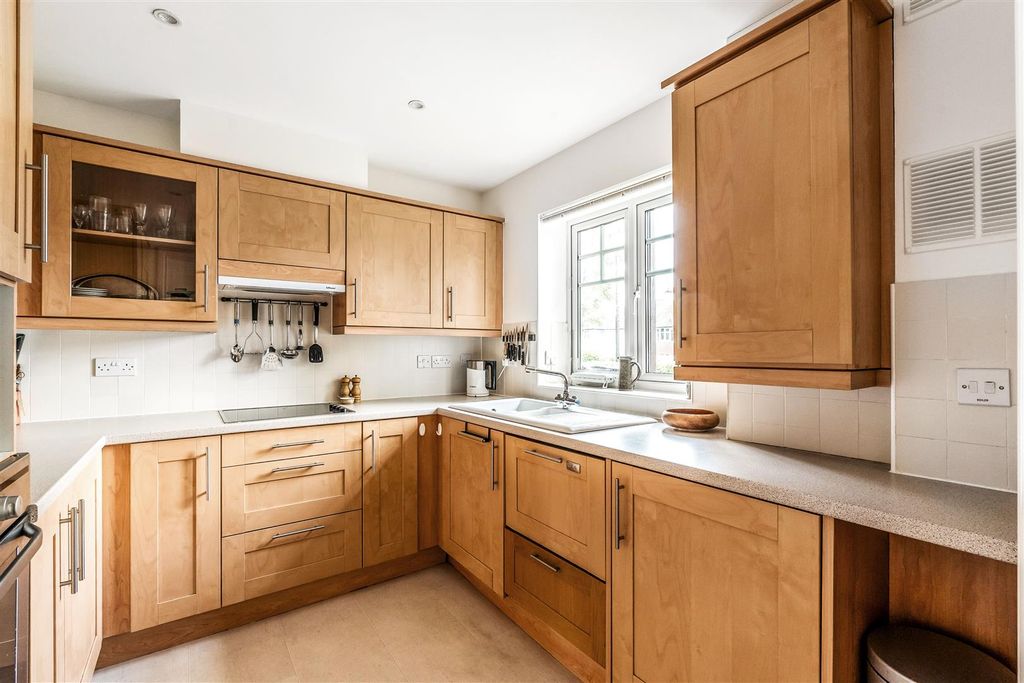 Property photo 3 of 10 2-Harroway-Manor-14.Jpg