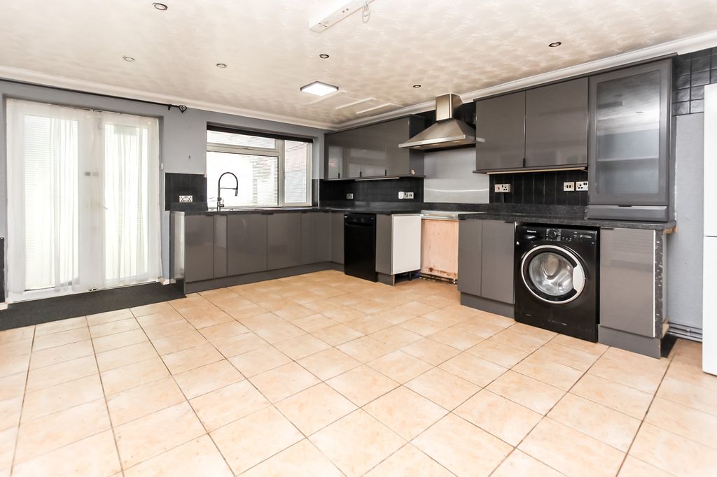 Property photo 3 of 14 Kitchen
