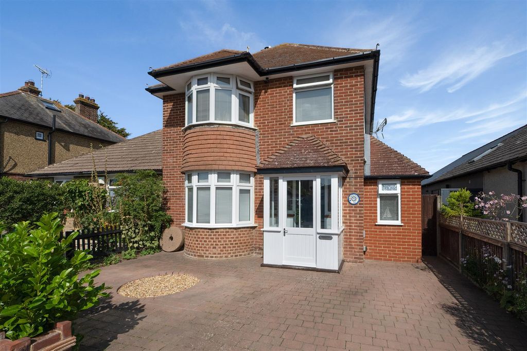 Property photo 1 of 14 Northwood Road, Tankerton, Whitstable