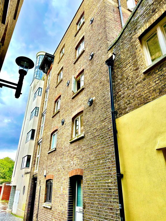 Property photo 1 of 28