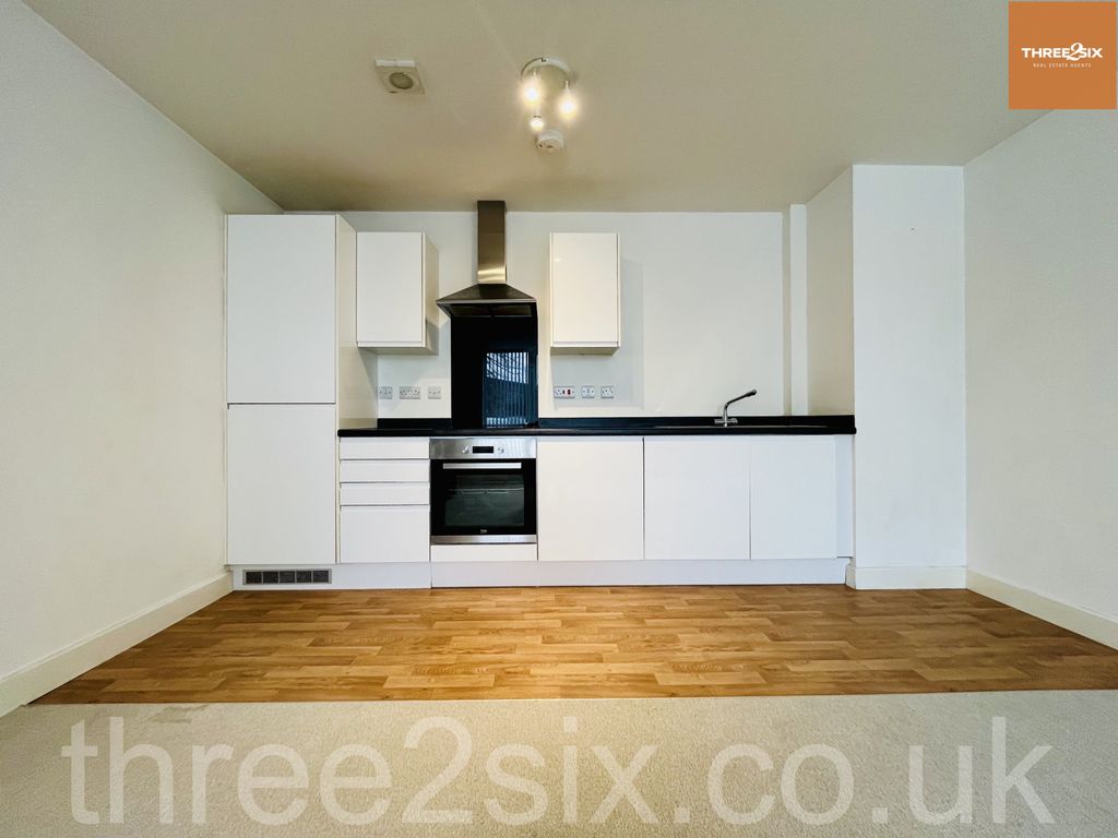 Property photo 3 of 8 Kitchen