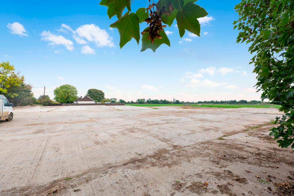 Property photo 2 of 8